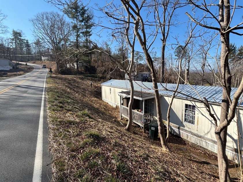 905 Hutch Mountain Road, Fletcher, NC 28732.  MLS# CAR4334539, YatesRealty ID 2076. 