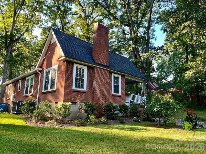 712 Jackson Street, Fort Mill, SC 29715.  MLS# CAR4402155, YatesRealty ID 20760. 