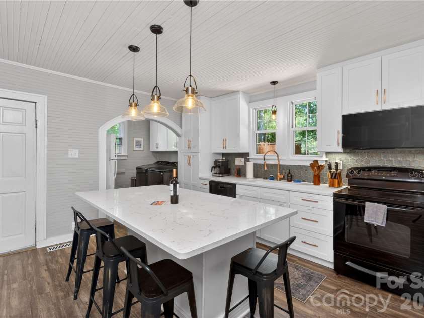 712 Jackson Street, Fort Mill, SC 29715.  MLS# CAR4402155, YatesRealty ID 20760. 