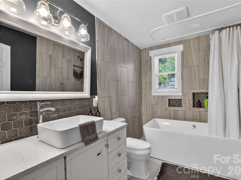 712 Jackson Street, Fort Mill, SC 29715.  MLS# CAR4428914, YatesRealty ID 20760. 