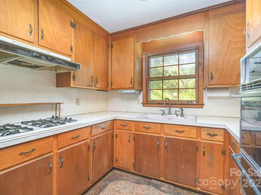 3526 Craig Avenue, Charlotte, NC 28211.  MLS# CAR4260960, YatesRealty ID 20761. 