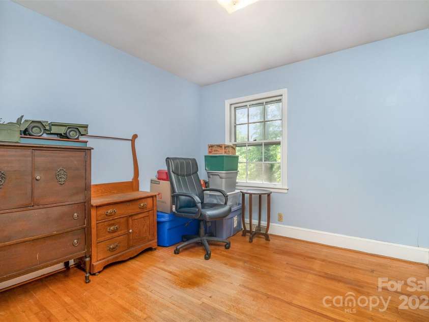 3526 Craig Avenue, Charlotte, NC 28211.  MLS# CAR4260960, YatesRealty ID 20761. 