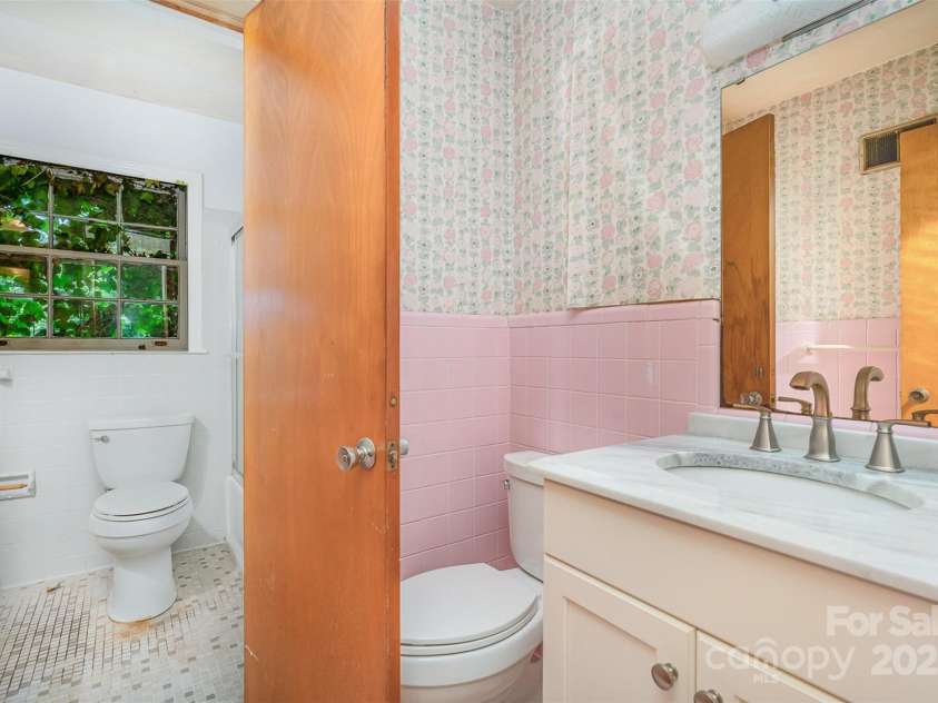 3526 Craig Avenue, Charlotte, NC 28211.  MLS# CAR4260960, YatesRealty ID 20761. 