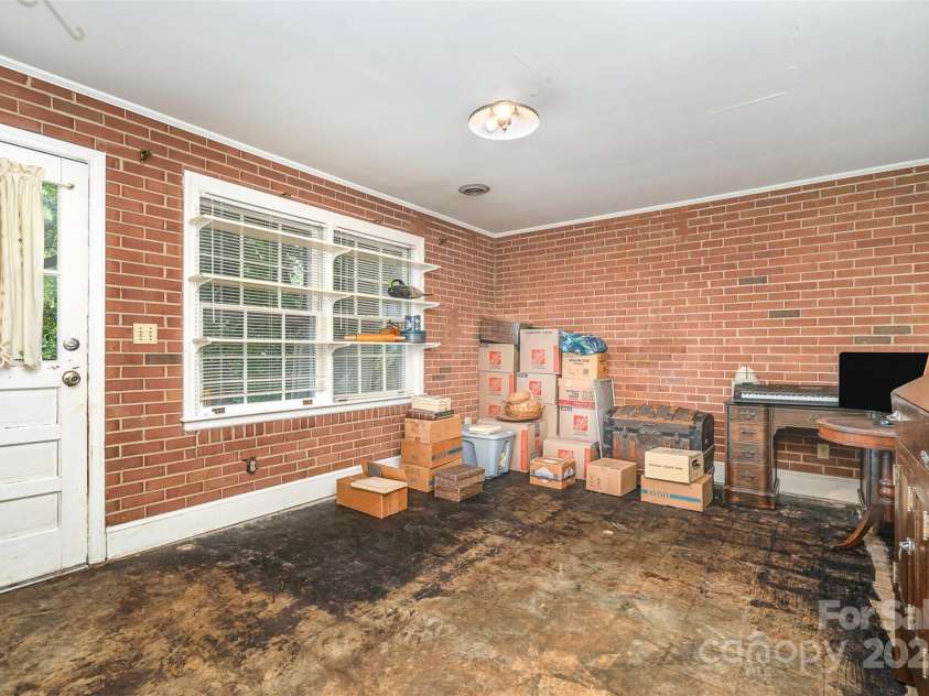3526 Craig Avenue, Charlotte, NC 28211.  MLS# CAR4260960, YatesRealty ID 20761. 