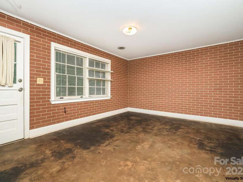 3526 Craig Avenue, Charlotte, NC 28211.  MLS# CAR4260960, YatesRealty ID 20761. 