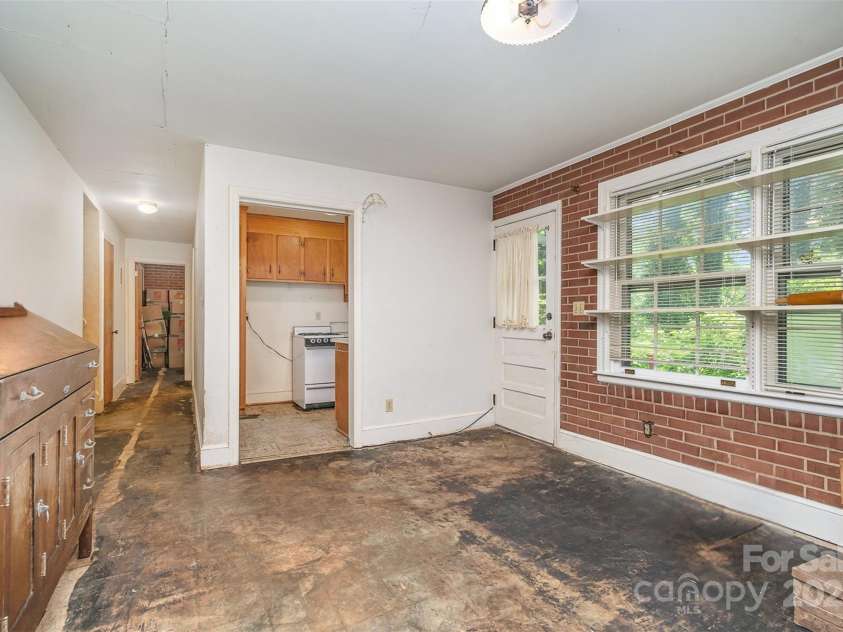 3526 Craig Avenue, Charlotte, NC 28211.  MLS# CAR4260960, YatesRealty ID 20761. 