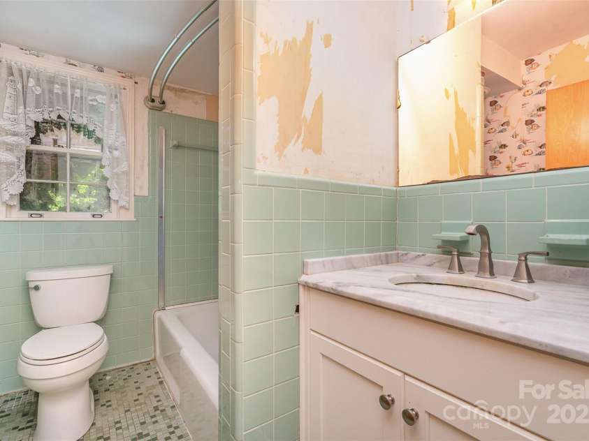 3526 Craig Avenue, Charlotte, NC 28211.  MLS# CAR4260960, YatesRealty ID 20761. 
