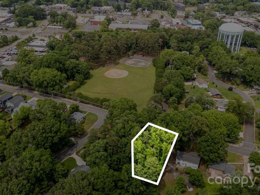 3526 Craig Avenue, Charlotte, NC 28211.  MLS# CAR4260960, YatesRealty ID 20761. 