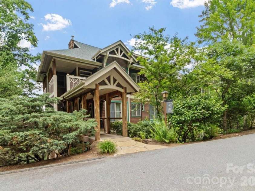 45 Creekside Way, Burnsville, NC 28714.  MLS# CAR4385887, YatesRealty ID 20761. 
