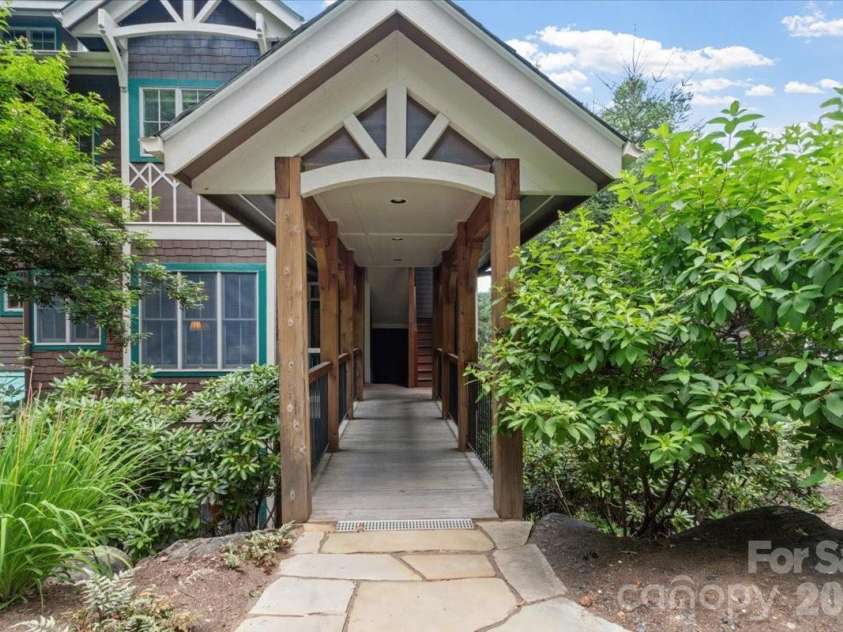 45 Creekside Way, Burnsville, NC 28714.  MLS# CAR4385887, YatesRealty ID 20761. 