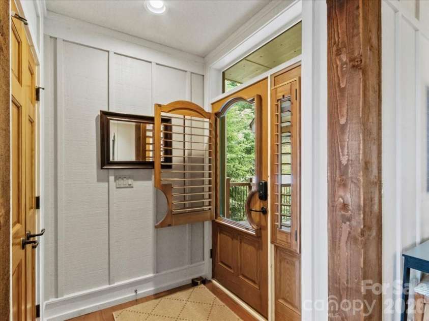 45 Creekside Way, Burnsville, NC 28714.  MLS# CAR4385887, YatesRealty ID 20761. 