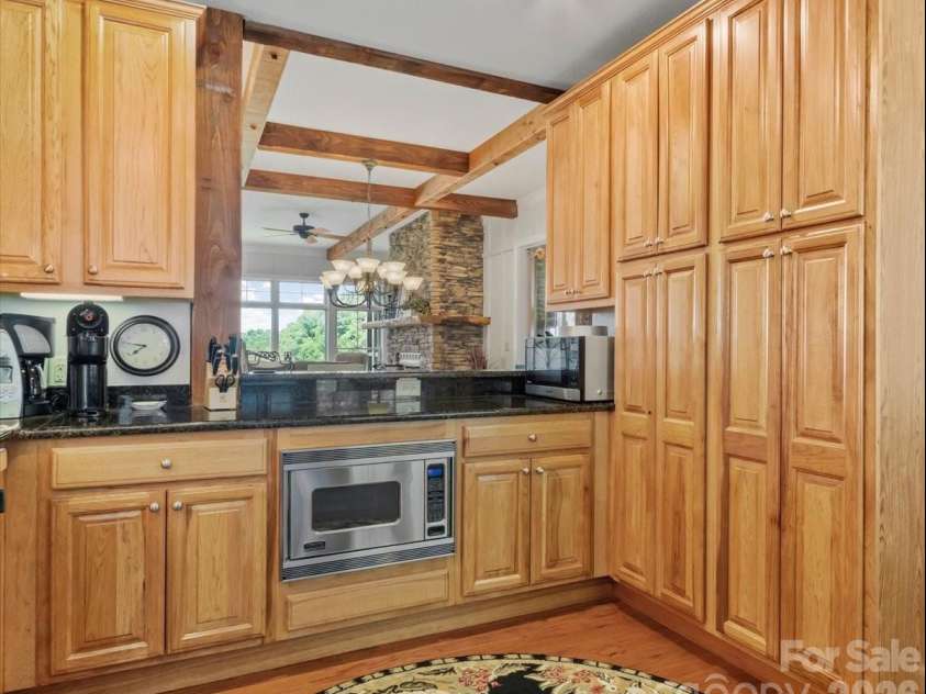 45 Creekside Way, Burnsville, NC 28714.  MLS# CAR4385887, YatesRealty ID 20761. 