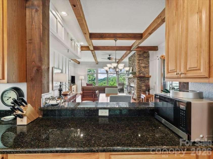 45 Creekside Way, Burnsville, NC 28714.  MLS# CAR4385887, YatesRealty ID 20761. 
