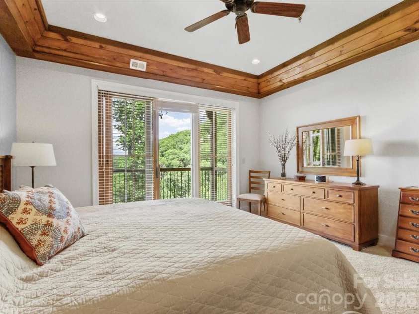 45 Creekside Way, Burnsville, NC 28714.  MLS# CAR4385887, YatesRealty ID 20761. 