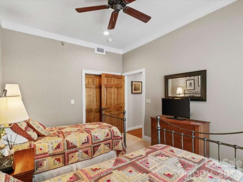 45 Creekside Way, Burnsville, NC 28714.  MLS# CAR4385887, YatesRealty ID 20761. 