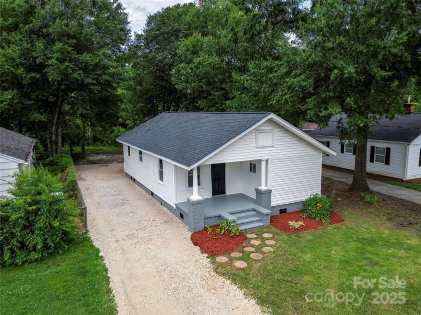 1210 Cloninger Avenue, Gastonia, NC 28052.  MLS# CAR4270046, YatesRealty ID 20762. 