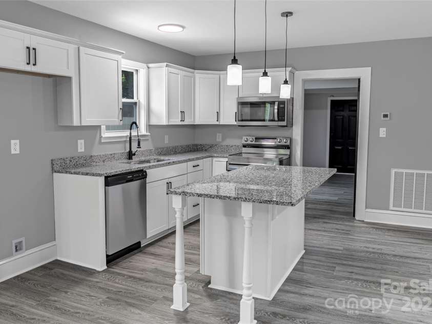 1210 Cloninger Avenue, Gastonia, NC 28052.  MLS# CAR4270046, YatesRealty ID 20762. 