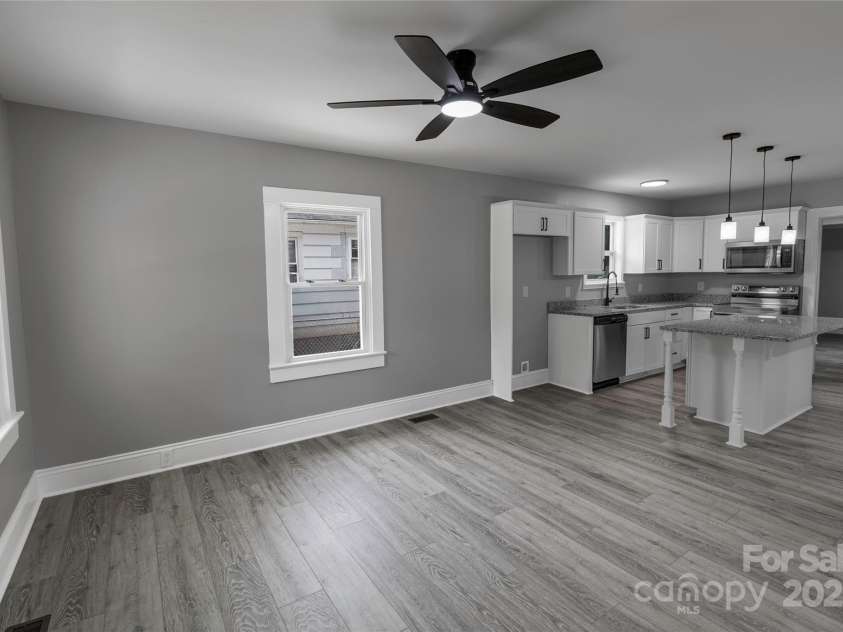 1210 Cloninger Avenue, Gastonia, NC 28052.  MLS# CAR4270046, YatesRealty ID 20762. 