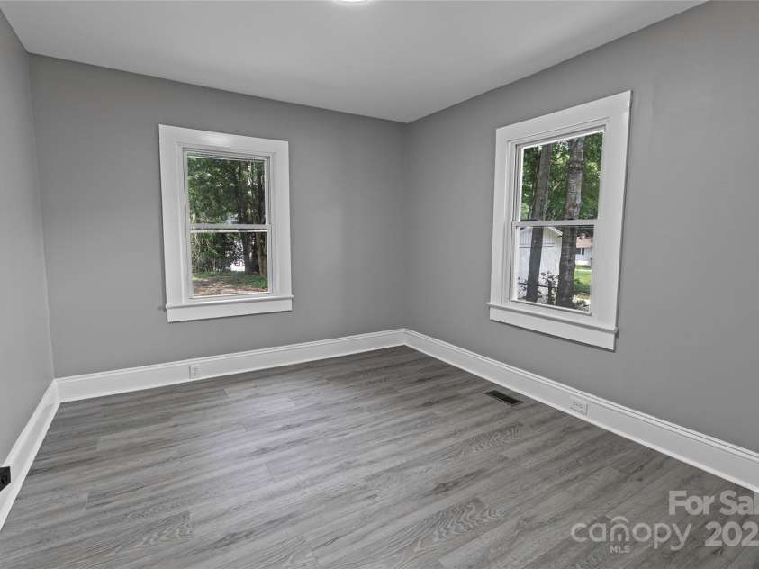 1210 Cloninger Avenue, Gastonia, NC 28052.  MLS# CAR4270046, YatesRealty ID 20762. 