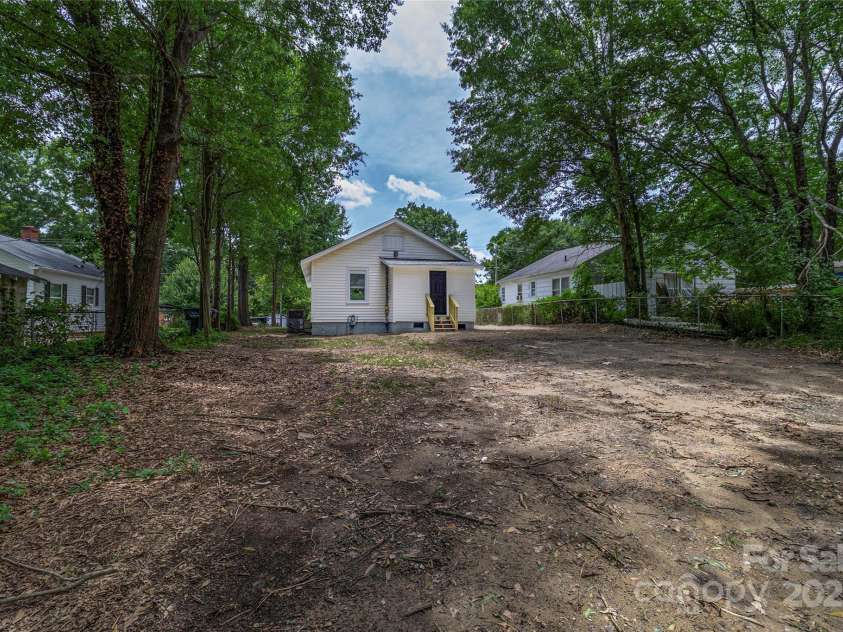 1210 Cloninger Avenue, Gastonia, NC 28052.  MLS# CAR4270046, YatesRealty ID 20762. 