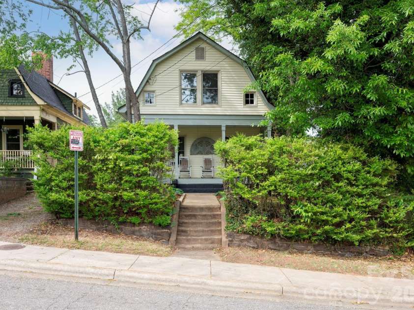 39 Bartlett Street, Asheville, NC 28801.  MLS# CAR4377661, YatesRealty ID 20763. 