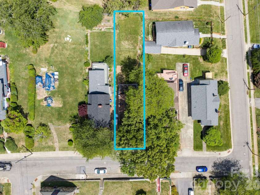 39 Bartlett Street, Asheville, NC 28801.  MLS# CAR4377661, YatesRealty ID 20763. 