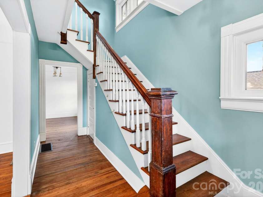 39 Bartlett Street, Asheville, NC 28801.  MLS# CAR4377661, YatesRealty ID 20763. 