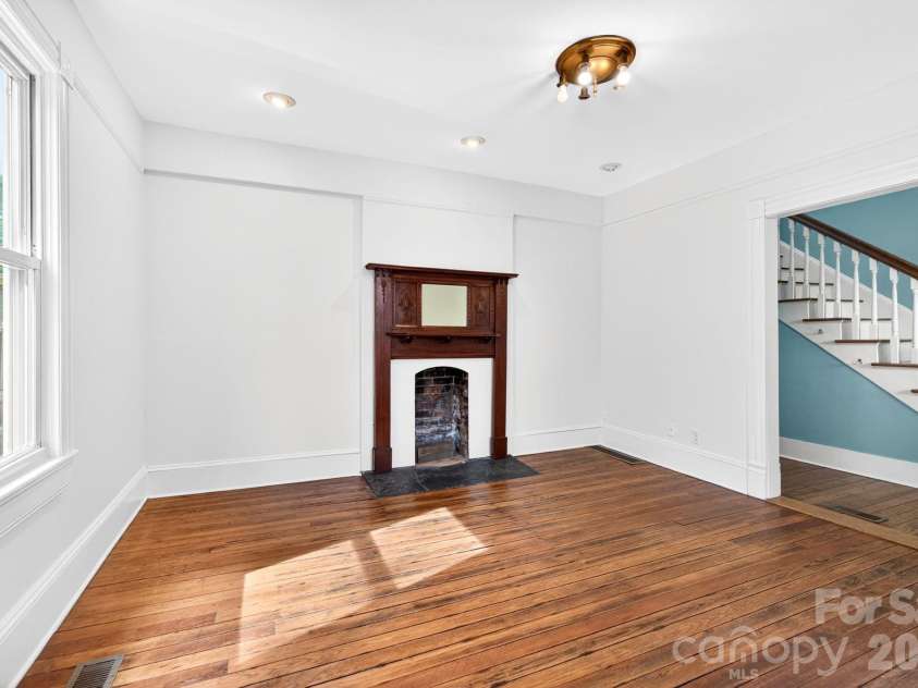 39 Bartlett Street, Asheville, NC 28801.  MLS# CAR4377661, YatesRealty ID 20763. 
