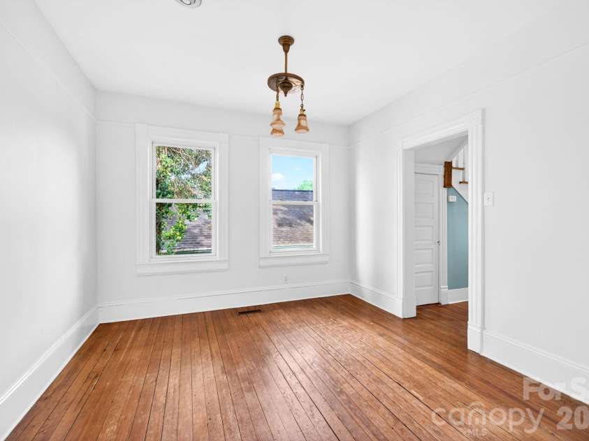 39 Bartlett Street, Asheville, NC 28801.  MLS# CAR4377661, YatesRealty ID 20763. 