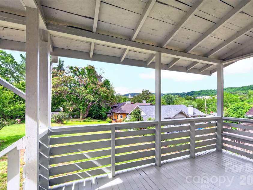 39 Bartlett Street, Asheville, NC 28801.  MLS# CAR4377661, YatesRealty ID 20763. 