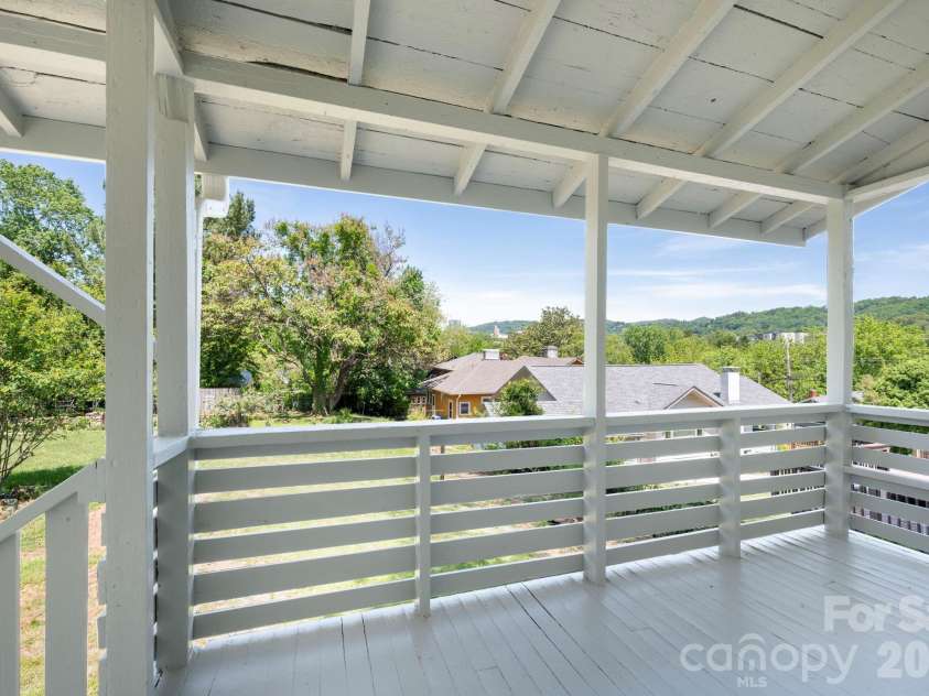 39 Bartlett Street, Asheville, NC 28801.  MLS# CAR4377661, YatesRealty ID 20763. 