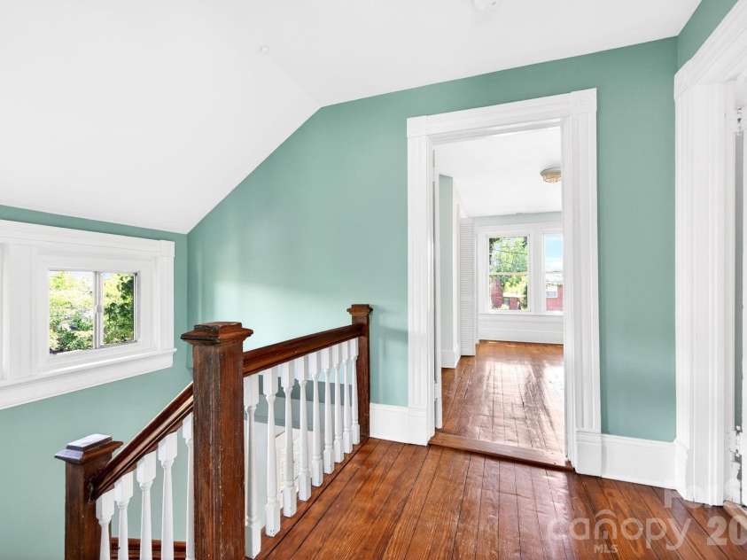 39 Bartlett Street, Asheville, NC 28801.  MLS# CAR4377661, YatesRealty ID 20763. 