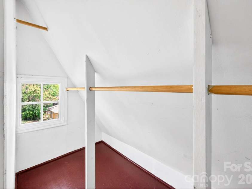 39 Bartlett Street, Asheville, NC 28801.  MLS# CAR4377661, YatesRealty ID 20763. 