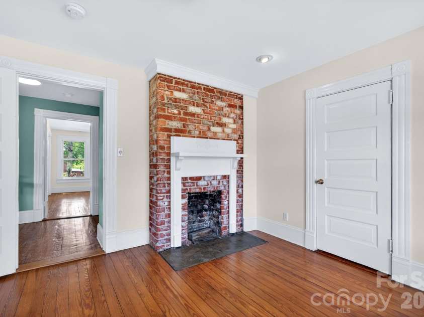 39 Bartlett Street, Asheville, NC 28801.  MLS# CAR4377661, YatesRealty ID 20763. 