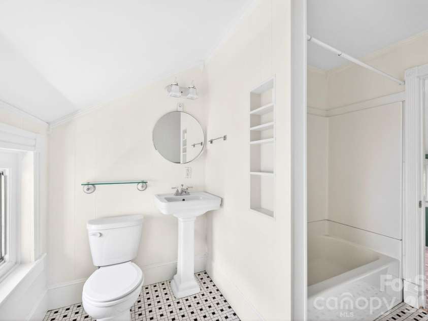 39 Bartlett Street, Asheville, NC 28801.  MLS# CAR4377661, YatesRealty ID 20763. 