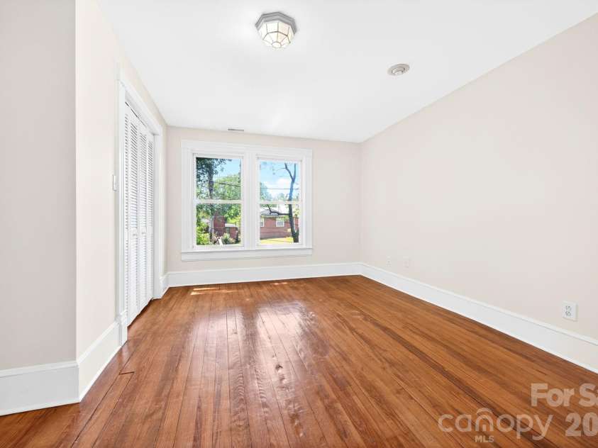 39 Bartlett Street, Asheville, NC 28801.  MLS# CAR4377661, YatesRealty ID 20763. 