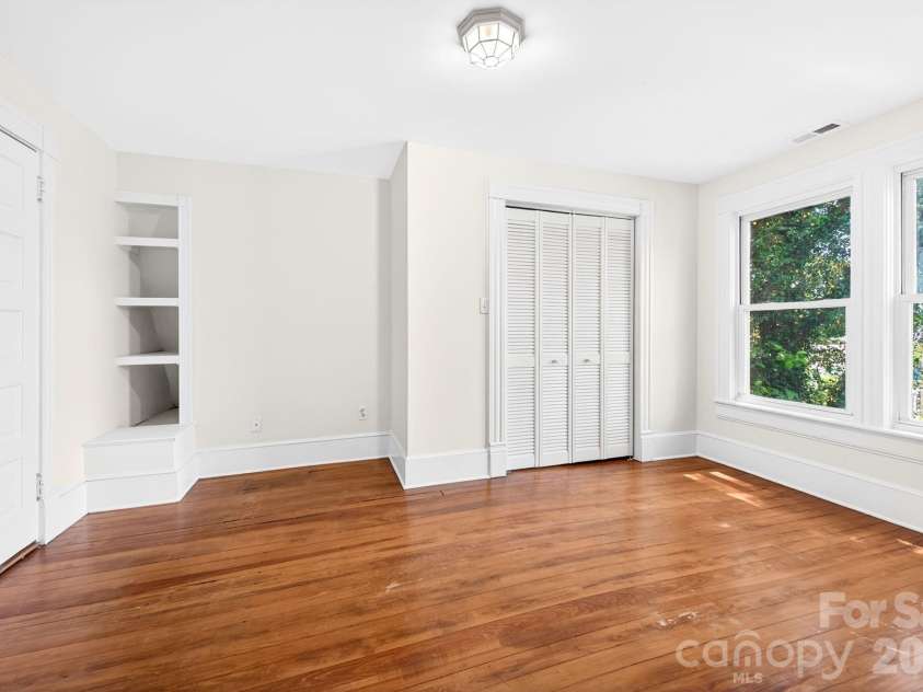 39 Bartlett Street, Asheville, NC 28801.  MLS# CAR4377661, YatesRealty ID 20763. 