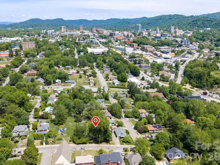 39 Bartlett Street, Asheville, NC 28801.  MLS# CAR4377661, YatesRealty ID 20763. 