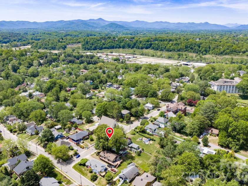 39 Bartlett Street, Asheville, NC 28801.  MLS# CAR4377661, YatesRealty ID 20763. 