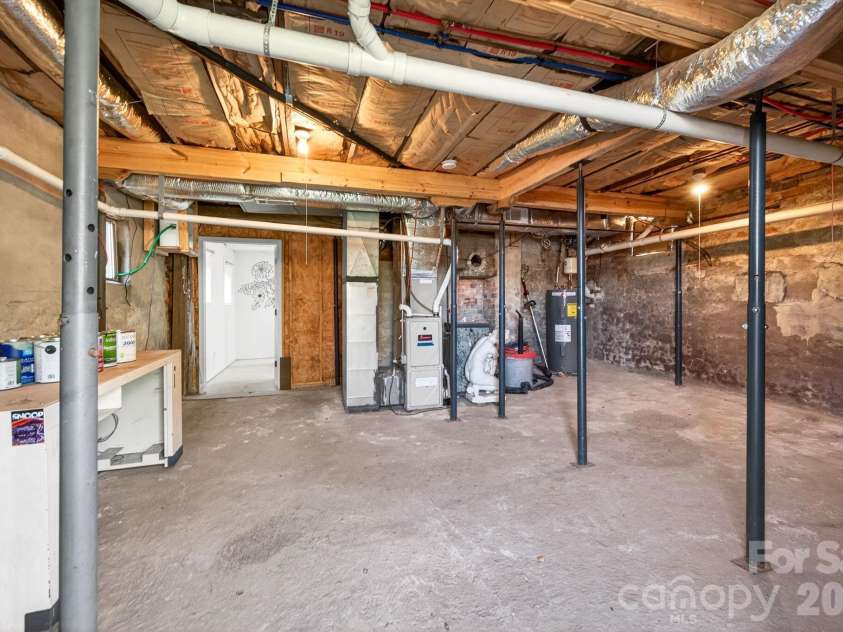 39 Bartlett Street, Asheville, NC 28801.  MLS# CAR4377661, YatesRealty ID 20763. 