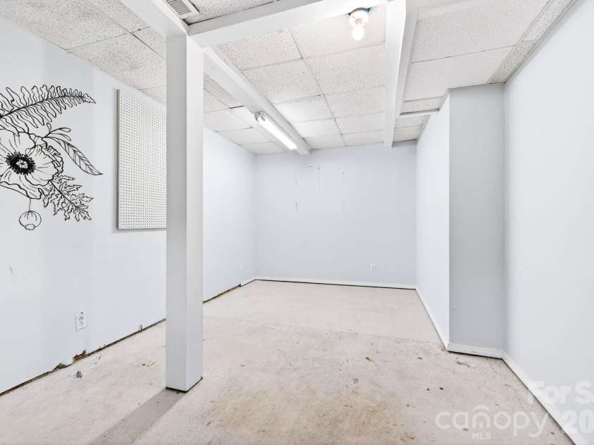 39 Bartlett Street, Asheville, NC 28801.  MLS# CAR4377661, YatesRealty ID 20763. 