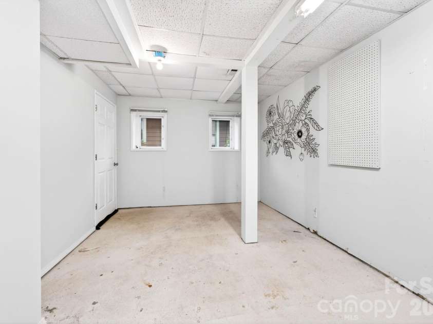 39 Bartlett Street, Asheville, NC 28801.  MLS# CAR4377661, YatesRealty ID 20763. 