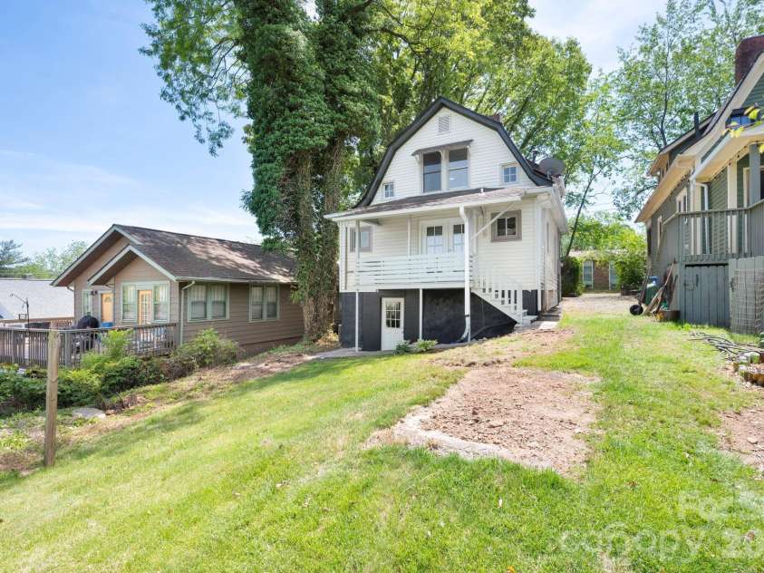 39 Bartlett Street, Asheville, NC 28801.  MLS# CAR4377661, YatesRealty ID 20763. 