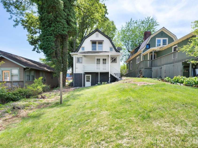 39 Bartlett Street, Asheville, NC 28801.  MLS# CAR4377661, YatesRealty ID 20763. 
