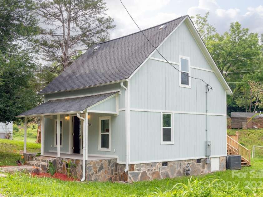 308 Hickory Street, Granite Falls, NC 28630.  MLS# CAR4271294, YatesRealty ID 20764. 