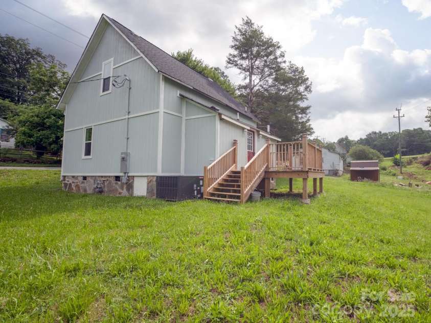 308 Hickory Street, Granite Falls, NC 28630.  MLS# CAR4271294, YatesRealty ID 20764. 