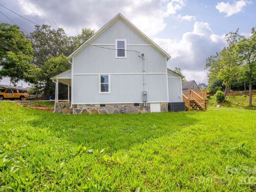 308 Hickory Street, Granite Falls, NC 28630.  MLS# CAR4271294, YatesRealty ID 20764. 