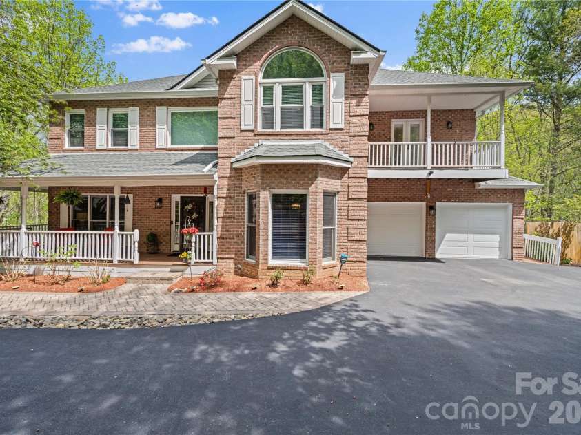 483 Heather Marie Drive, Hendersonville, NC 28792.  MLS# CAR4367948, YatesRealty ID 20764. 