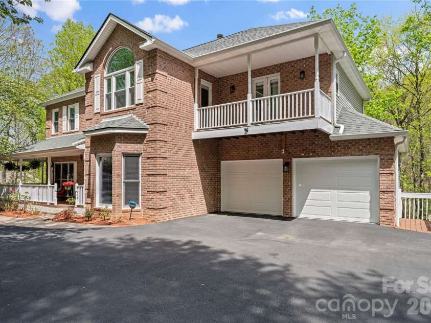 483 Heather Marie Drive, Hendersonville, NC 28792.  MLS# CAR4367948, YatesRealty ID 20764. 