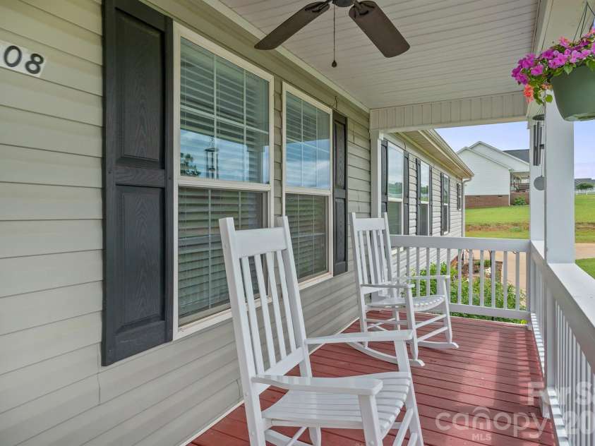 308 Laurel Ridge Drive, Lincolnton, NC 28092.  MLS# CAR4375316, YatesRealty ID 20765. 